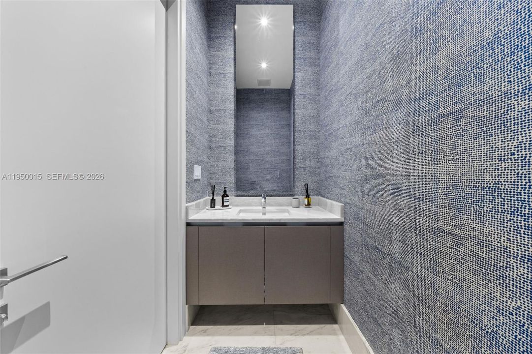 En Venta: $3,295,000 (2 camas, 2 baños, 2042 Pies cuadrados)