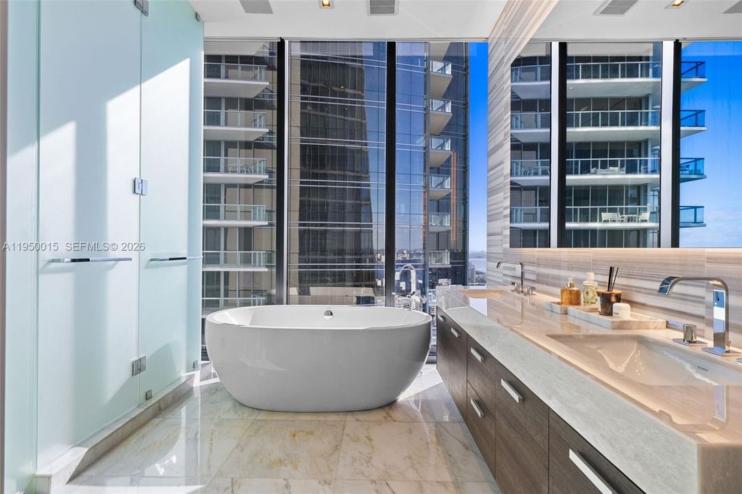 En Venta: $3,295,000 (2 camas, 2 baños, 2042 Pies cuadrados)