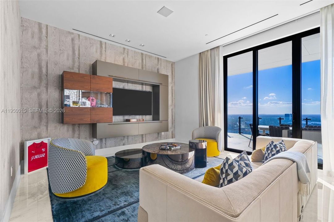 En Venta: $3,295,000 (2 camas, 2 baños, 2042 Pies cuadrados)
