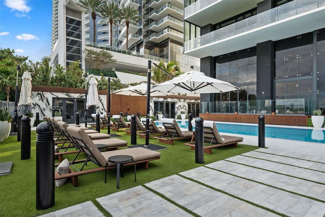 En Venta: $3,295,000 (2 camas, 2 baños, 2042 Pies cuadrados)