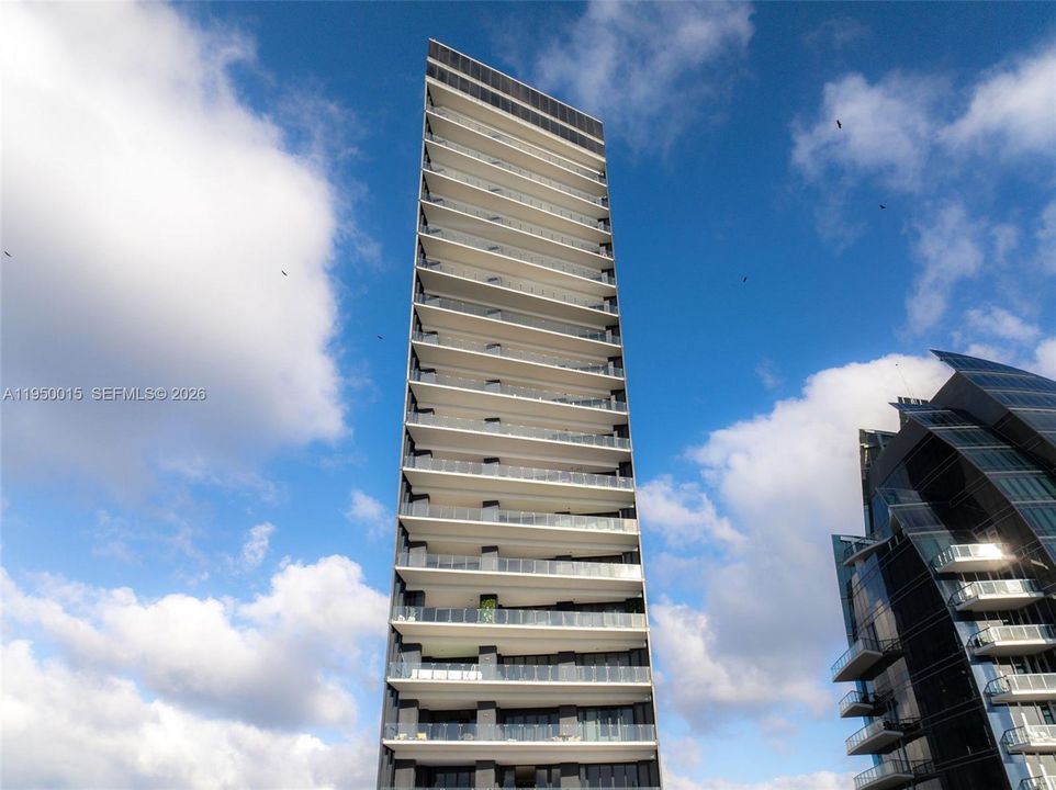 En Venta: $3,295,000 (2 camas, 2 baños, 2042 Pies cuadrados)