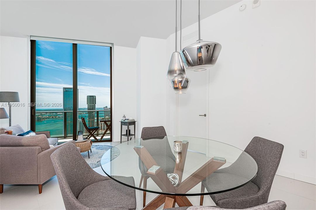 En Venta: $780,000 (2 camas, 2 baños, 1004 Pies cuadrados)