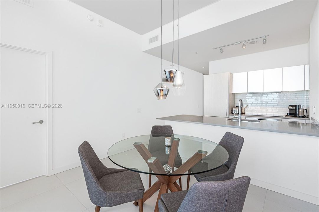 En Venta: $780,000 (2 camas, 2 baños, 1004 Pies cuadrados)
