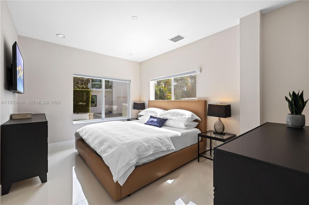 Vendido Recientemente: $1,500,000 (3 camas, 3 baños, 1342 Pies cuadrados)