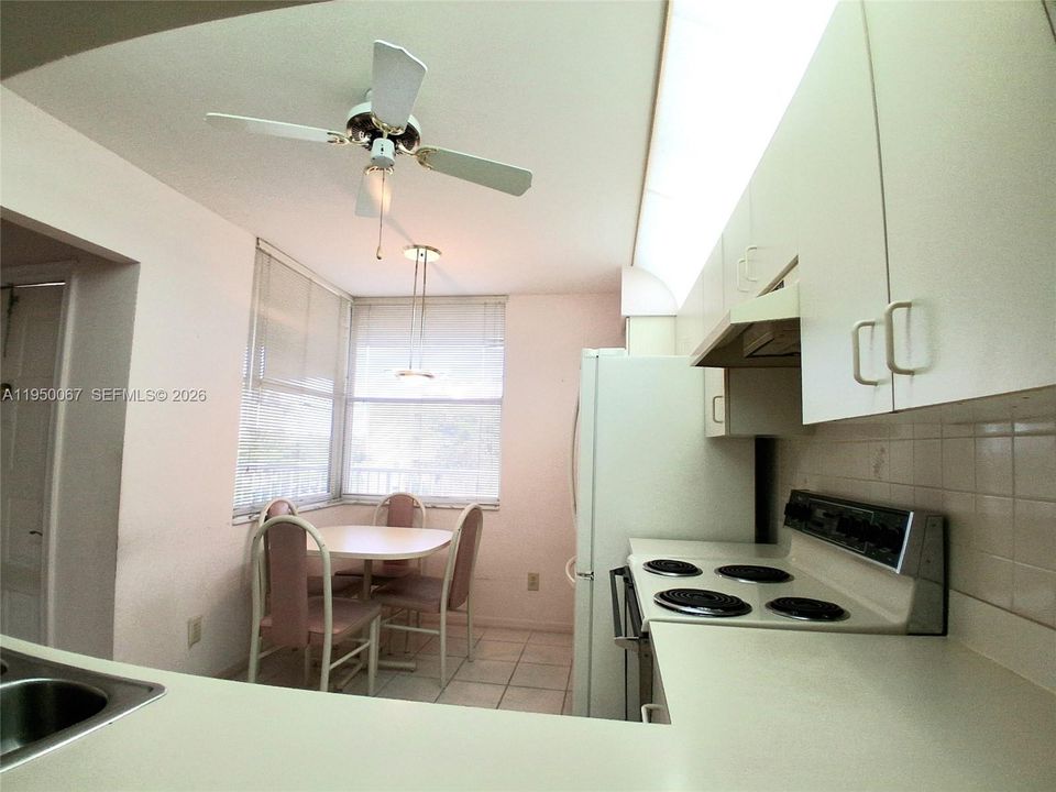 Active With Contract: $149,900 (2 beds, 2 baths, 1050 Square Feet)