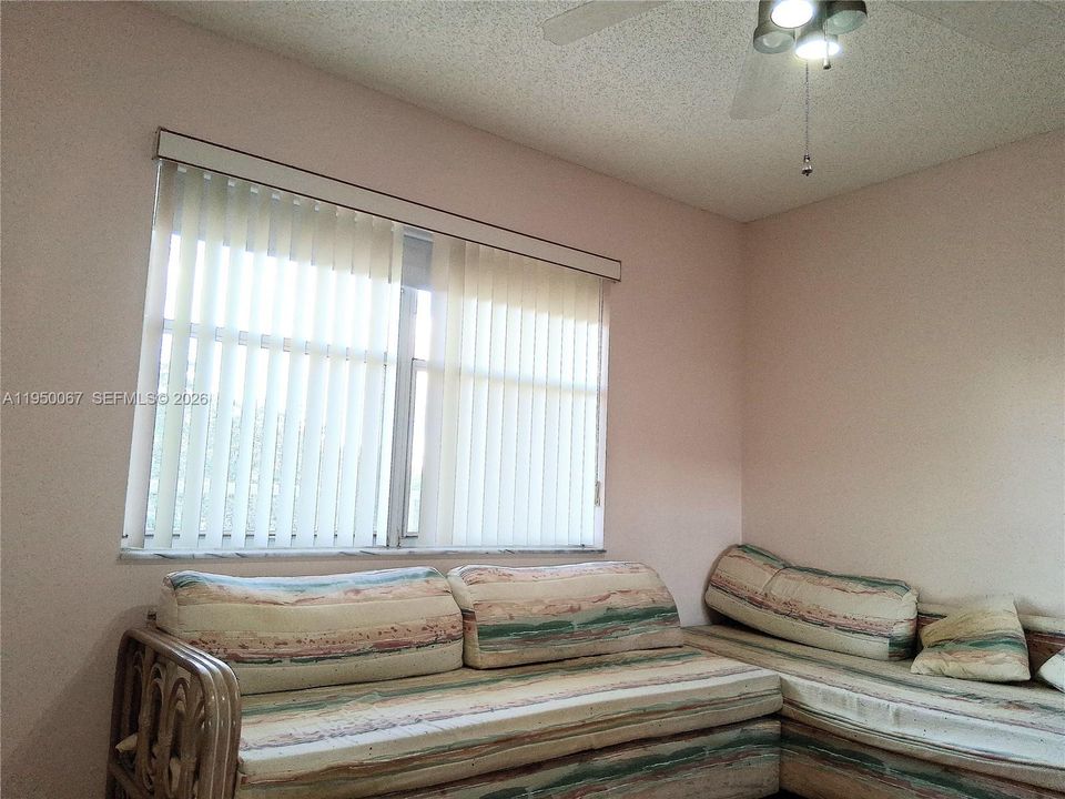 Active With Contract: $149,900 (2 beds, 2 baths, 1050 Square Feet)