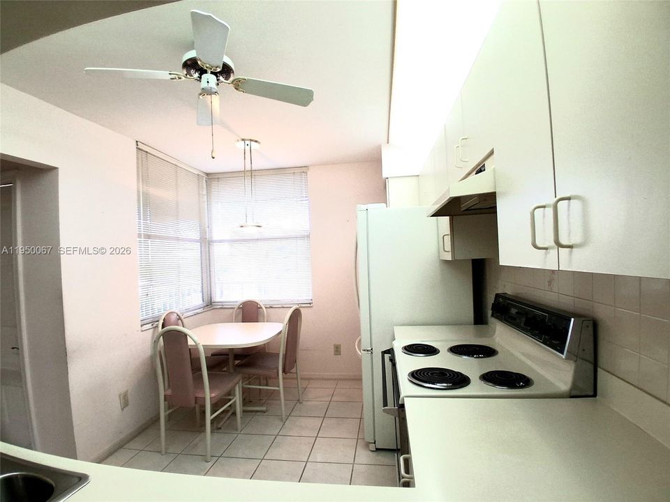 Active With Contract: $149,900 (2 beds, 2 baths, 1050 Square Feet)