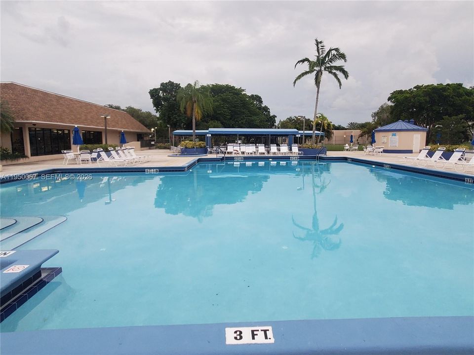 Active With Contract: $149,900 (2 beds, 2 baths, 1050 Square Feet)