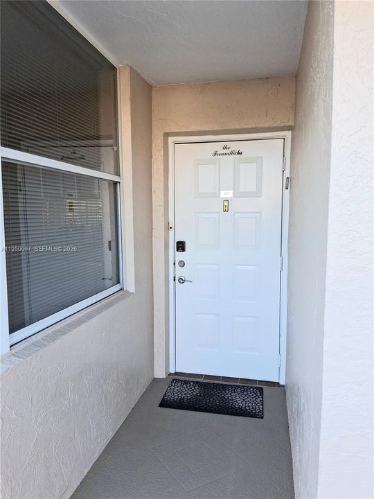 Active With Contract: $149,900 (2 beds, 2 baths, 1050 Square Feet)