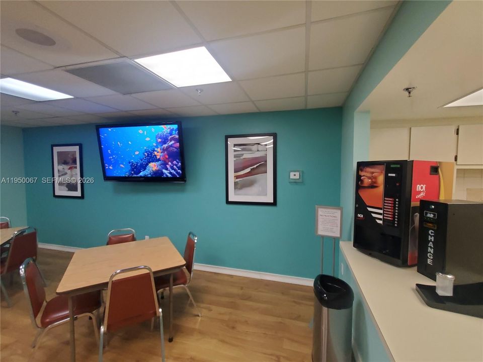 Active With Contract: $149,900 (2 beds, 2 baths, 1050 Square Feet)