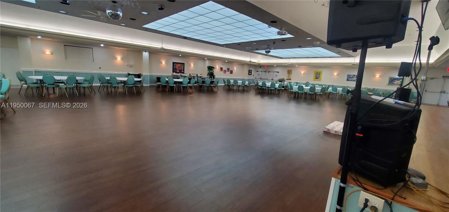 Active With Contract: $149,900 (2 beds, 2 baths, 1050 Square Feet)