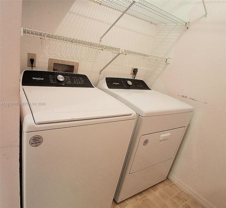 Active With Contract: $149,900 (2 beds, 2 baths, 1050 Square Feet)