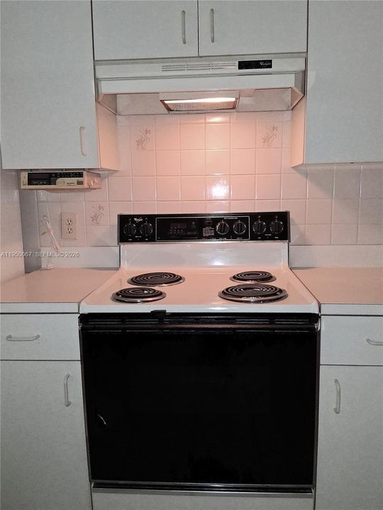 Active With Contract: $149,900 (2 beds, 2 baths, 1050 Square Feet)