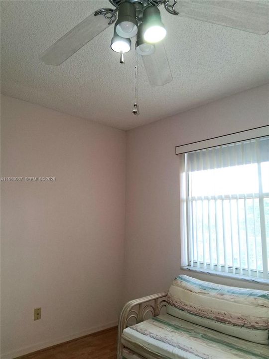 Active With Contract: $149,900 (2 beds, 2 baths, 1050 Square Feet)