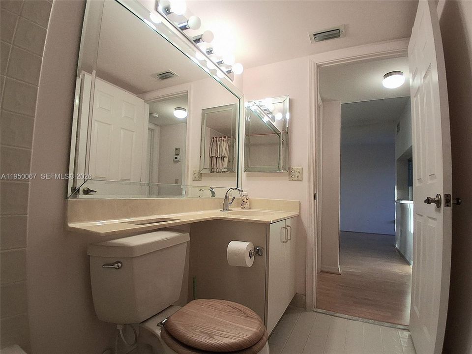 Active With Contract: $149,900 (2 beds, 2 baths, 1050 Square Feet)