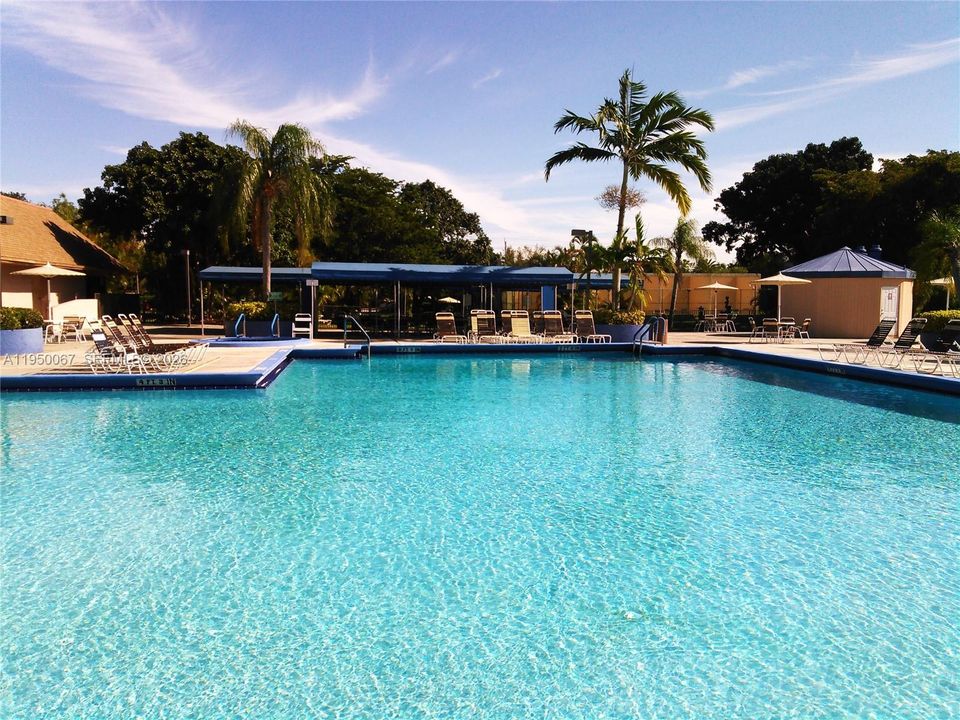 Active With Contract: $149,900 (2 beds, 2 baths, 1050 Square Feet)