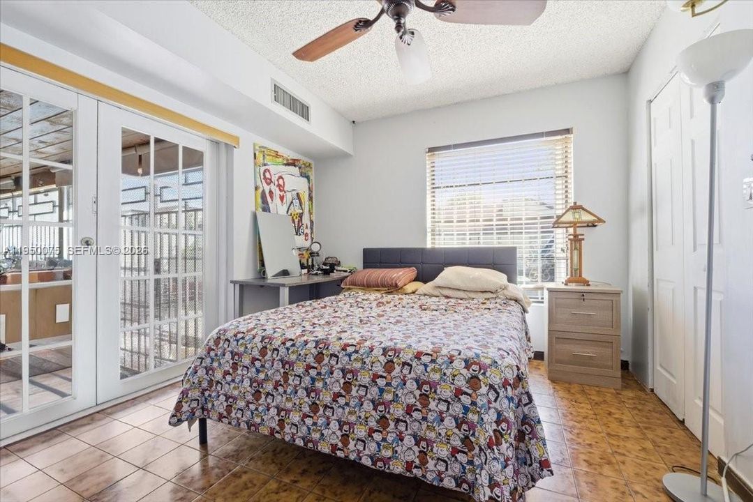 En Venta: $389,000 (3 camas, 2 baños, 1156 Pies cuadrados)