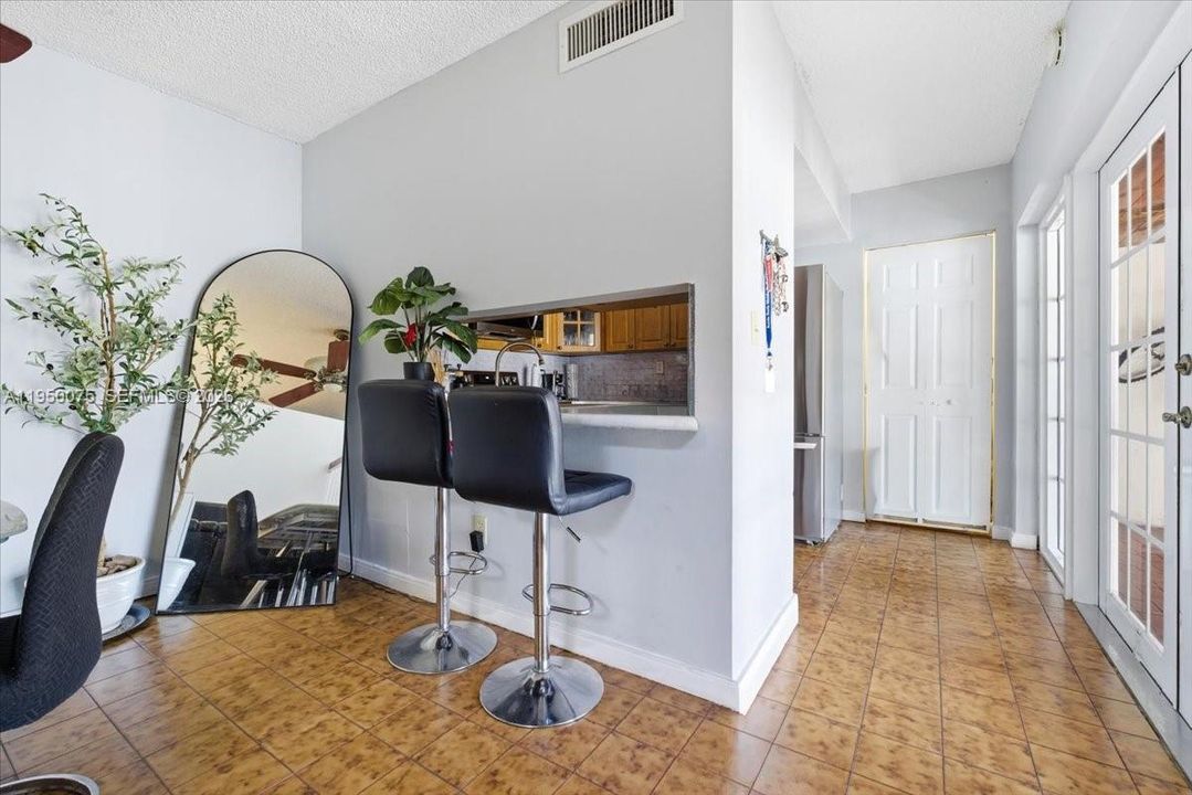 En Venta: $389,000 (3 camas, 2 baños, 1156 Pies cuadrados)