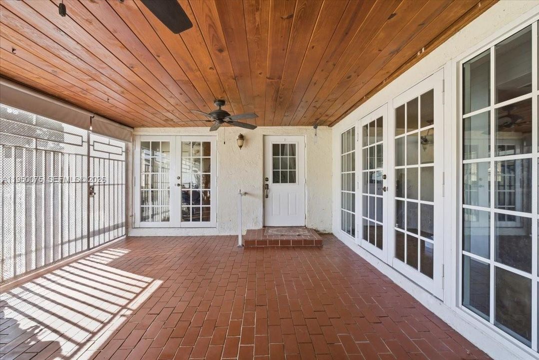 En Venta: $389,000 (3 camas, 2 baños, 1156 Pies cuadrados)