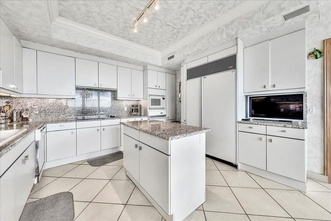 For Sale: $3,850,000 (2 beds, 4 baths, 3110 Square Feet)