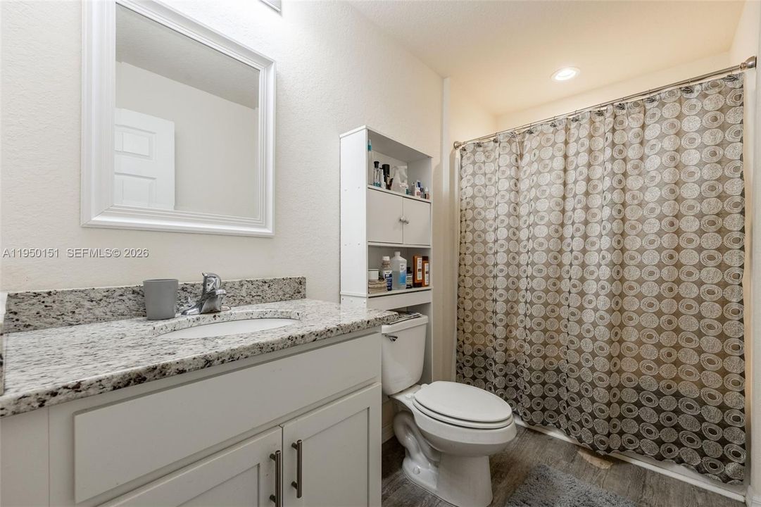 Vendido Recientemente: $269,000 (3 camas, 2 baños, 1204 Pies cuadrados)