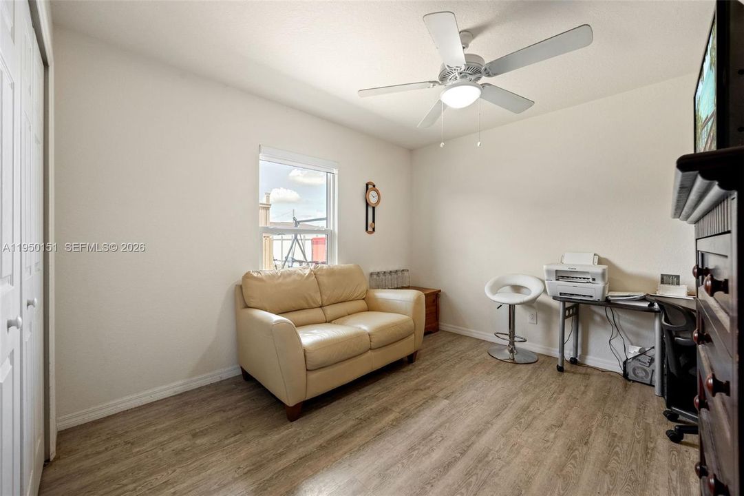 Vendido Recientemente: $269,000 (3 camas, 2 baños, 1204 Pies cuadrados)