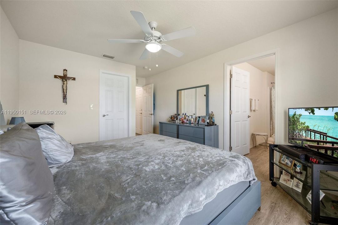 Vendido Recientemente: $269,000 (3 camas, 2 baños, 1204 Pies cuadrados)