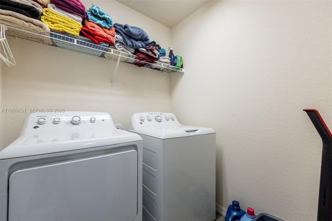 Vendido Recientemente: $269,000 (3 camas, 2 baños, 1204 Pies cuadrados)