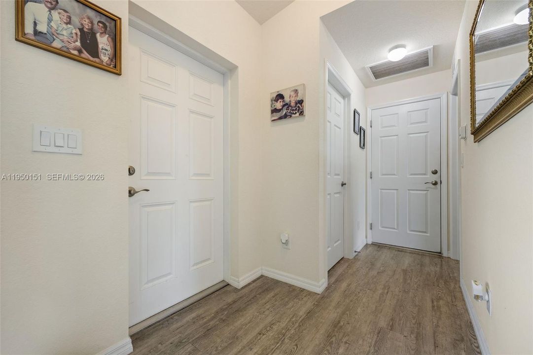 Vendido Recientemente: $269,000 (3 camas, 2 baños, 1204 Pies cuadrados)