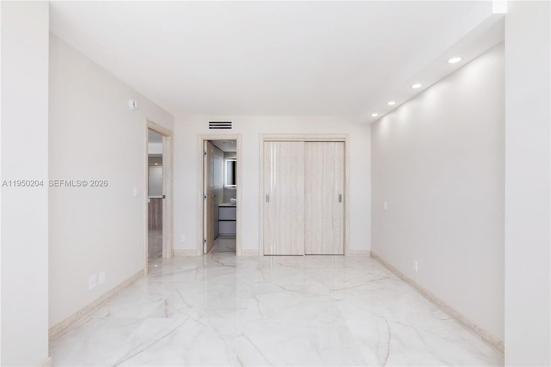 En Venta: $699,000 (2 camas, 2 baños, 1070 Pies cuadrados)