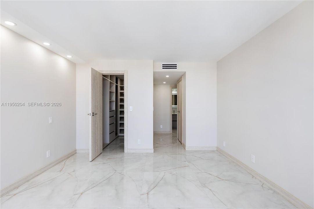 En Venta: $699,000 (2 camas, 2 baños, 1070 Pies cuadrados)