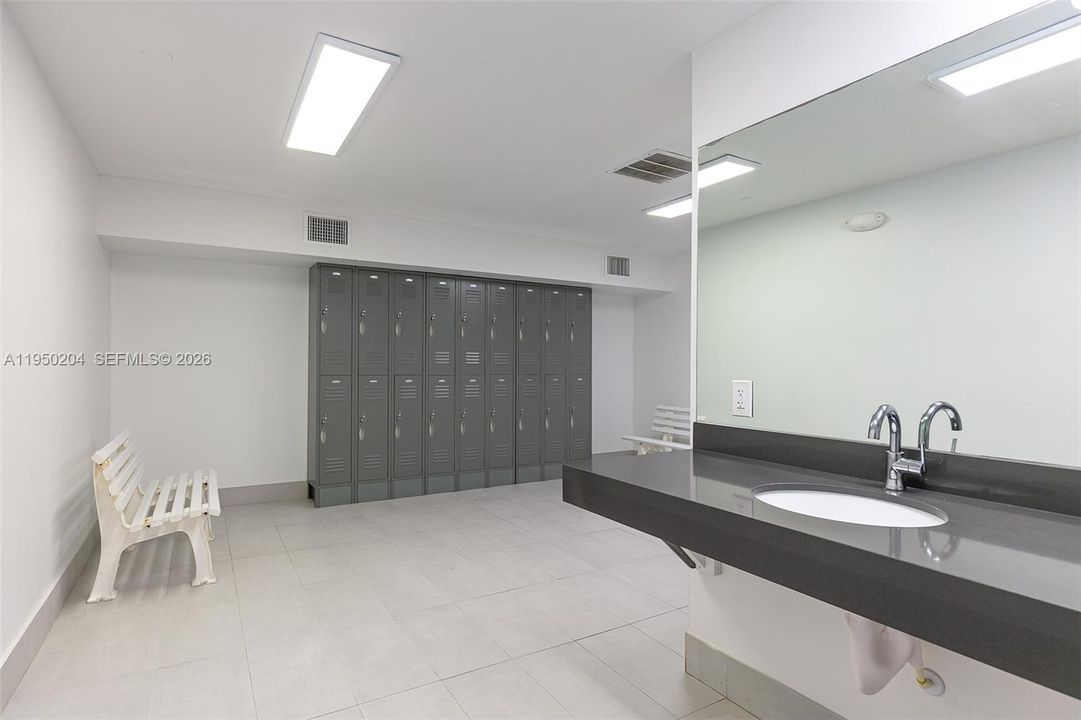En Venta: $699,000 (2 camas, 2 baños, 1070 Pies cuadrados)