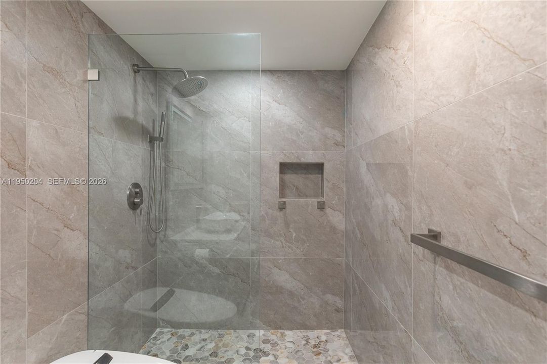 En Venta: $699,000 (2 camas, 2 baños, 1070 Pies cuadrados)