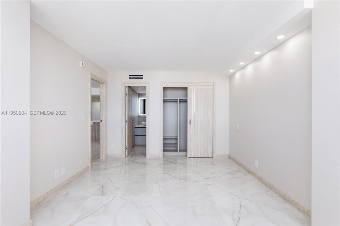 En Venta: $699,000 (2 camas, 2 baños, 1070 Pies cuadrados)