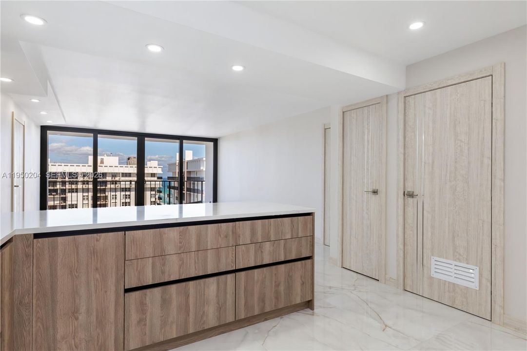En Venta: $699,000 (2 camas, 2 baños, 1070 Pies cuadrados)