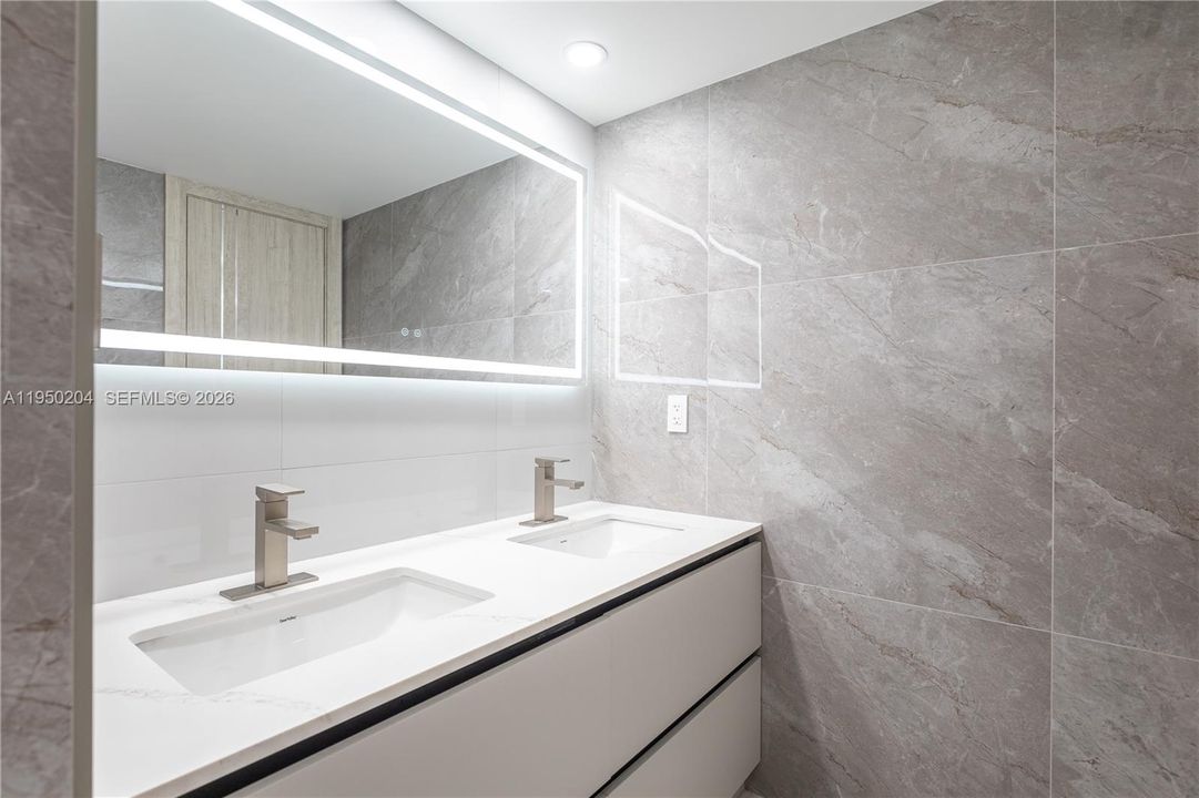 En Venta: $699,000 (2 camas, 2 baños, 1070 Pies cuadrados)