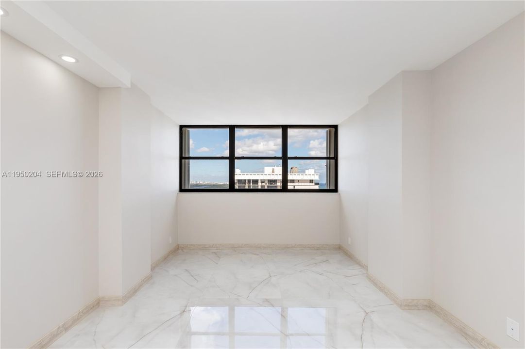 En Venta: $699,000 (2 camas, 2 baños, 1070 Pies cuadrados)