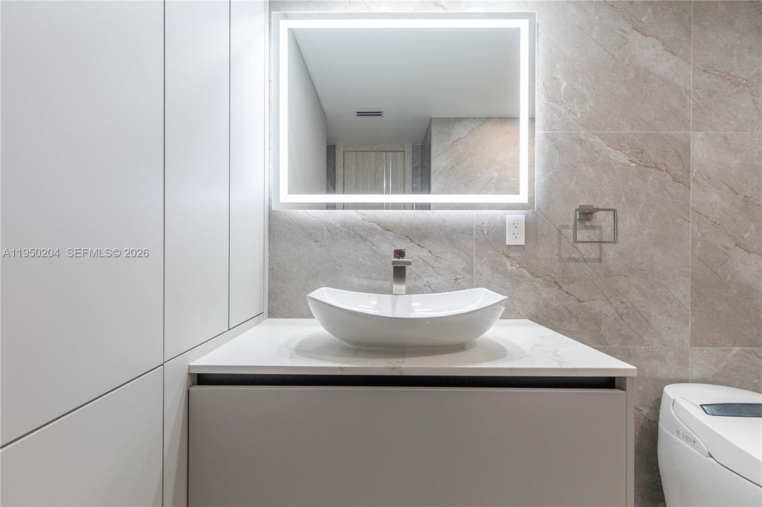 En Venta: $699,000 (2 camas, 2 baños, 1070 Pies cuadrados)
