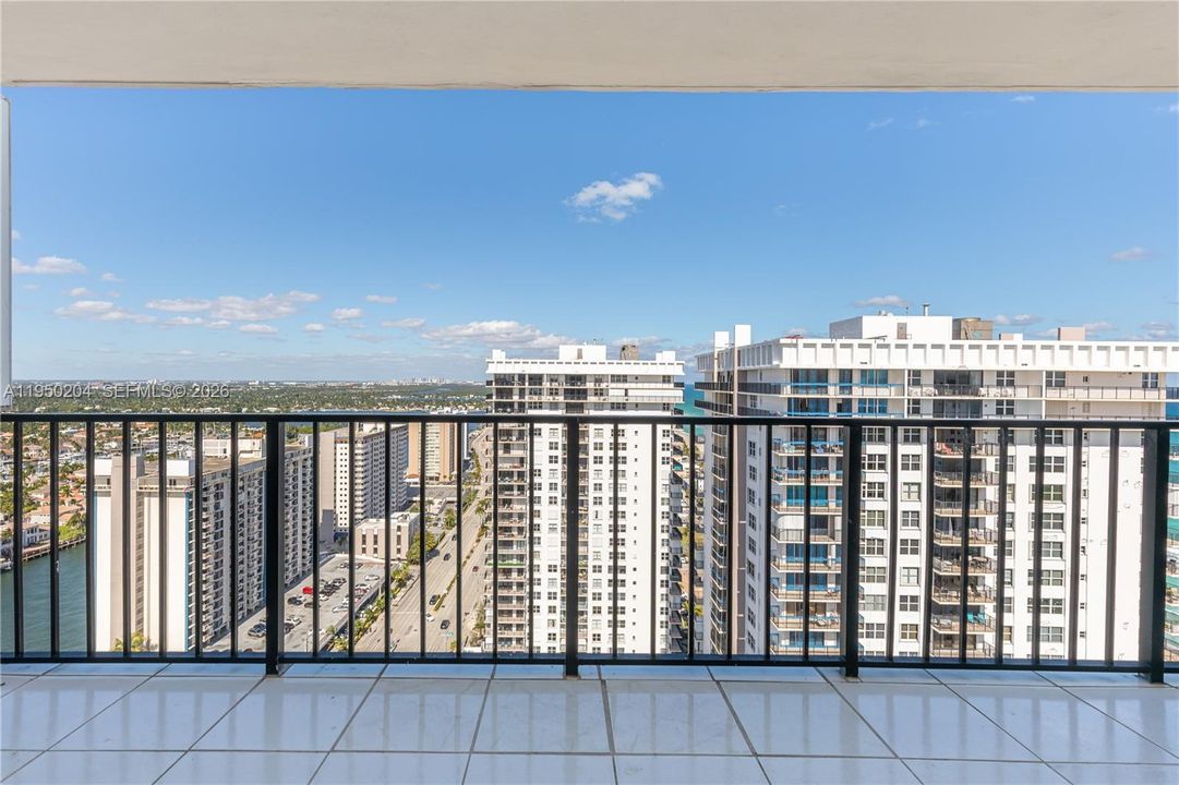 En Venta: $699,000 (2 camas, 2 baños, 1070 Pies cuadrados)