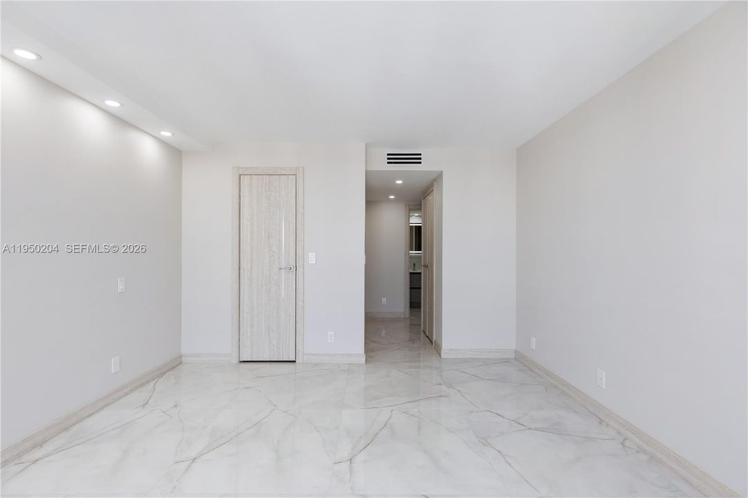 En Venta: $699,000 (2 camas, 2 baños, 1070 Pies cuadrados)