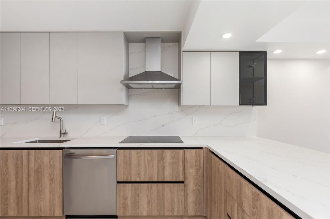 En Venta: $699,000 (2 camas, 2 baños, 1070 Pies cuadrados)