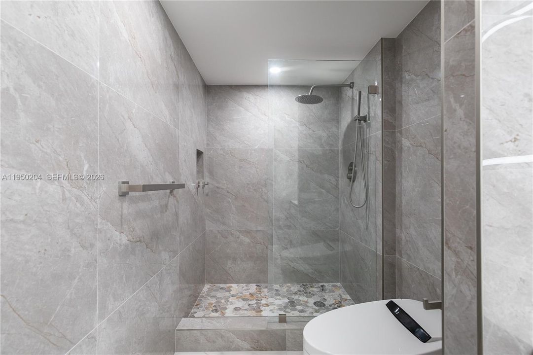 En Venta: $699,000 (2 camas, 2 baños, 1070 Pies cuadrados)