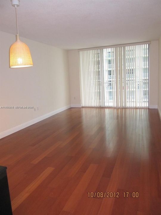 En Venta: $355,000 (1 camas, 1 baños, 825 Pies cuadrados)