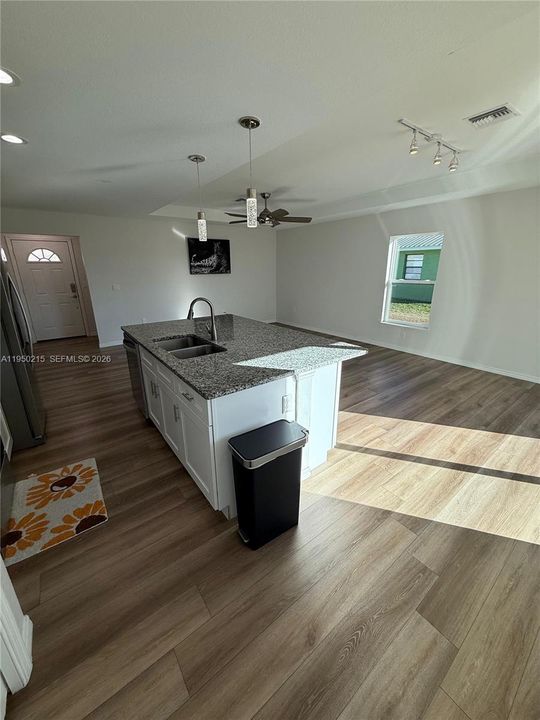 В аренду: $1,800 (3 спален, 2 ванн, 1400 Квадратных фут)