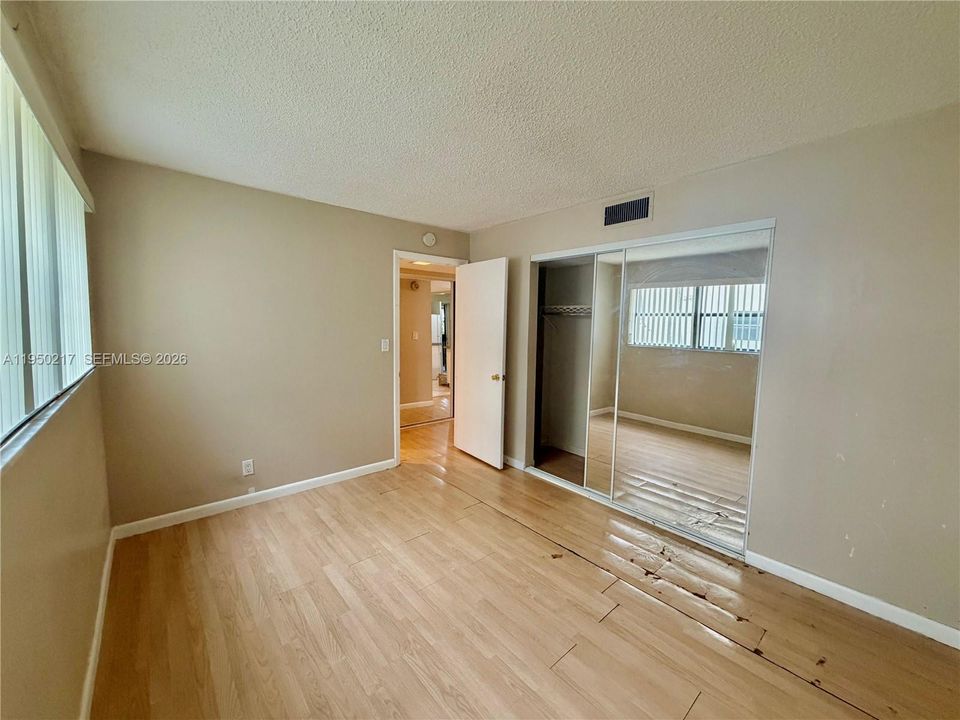 На продажу: $179,900 (2 спален, 2 ванн, 1000 Квадратных фут)