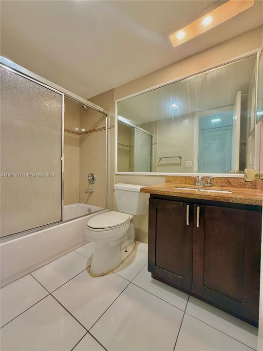 На продажу: $179,900 (2 спален, 2 ванн, 1000 Квадратных фут)