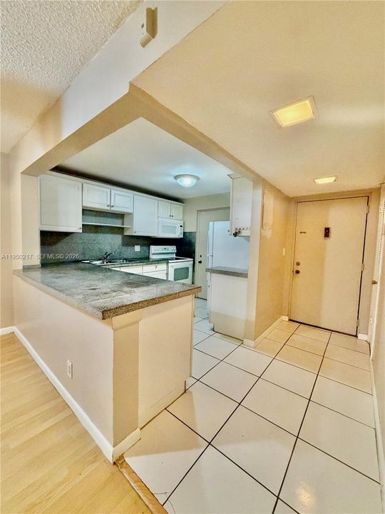 На продажу: $179,900 (2 спален, 2 ванн, 1000 Квадратных фут)