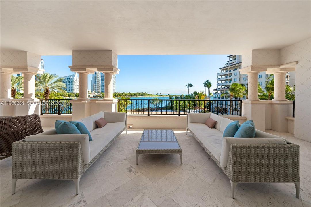 For Sale: $10,900,000 (4 beds, 4 baths, 3690 Square Feet)