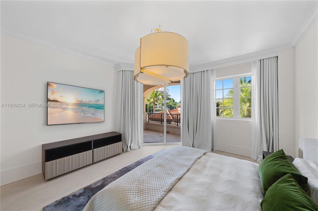 For Sale: $10,900,000 (4 beds, 4 baths, 3690 Square Feet)