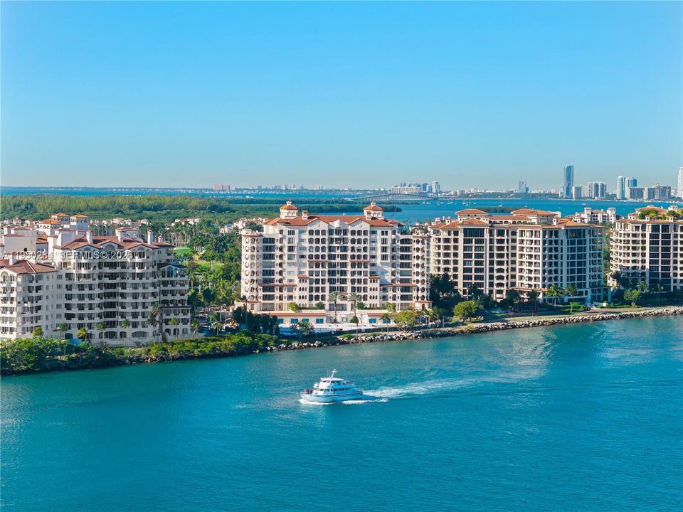For Sale: $10,900,000 (4 beds, 4 baths, 3690 Square Feet)